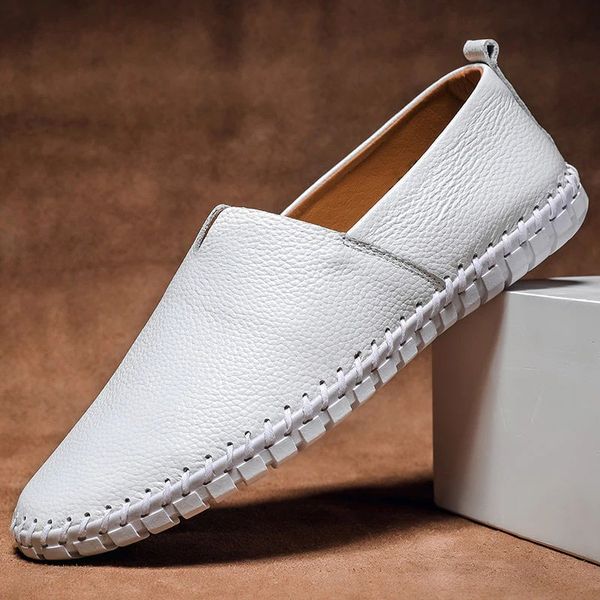 Mocassins en cuir cousus à la main